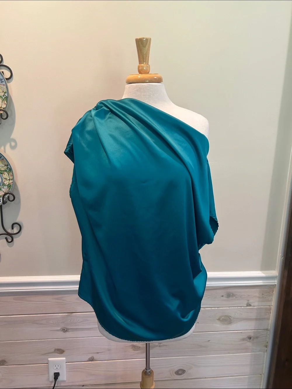 M145 NWT Emery Rose Teal Satin One-Shoulder Top Size Large